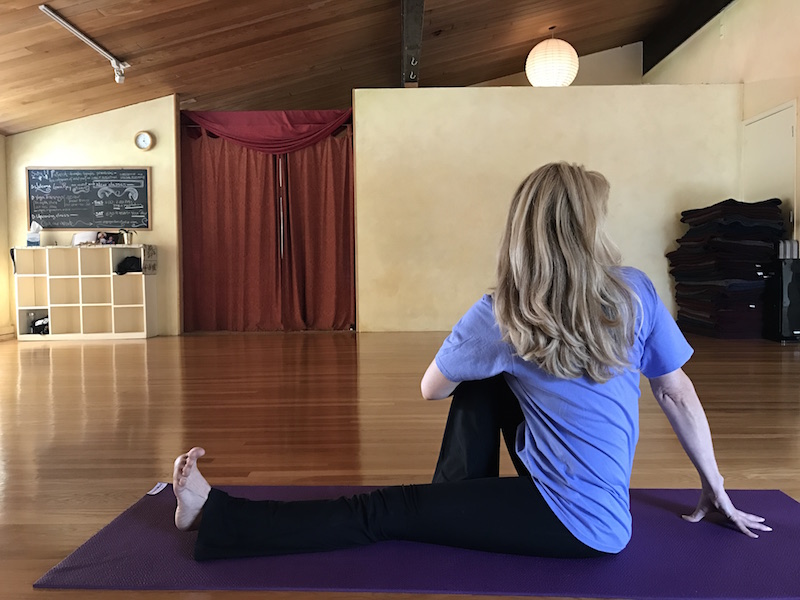 Yoga simple twist blog post